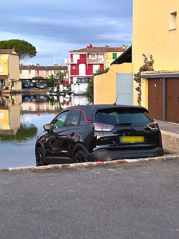Dans l'eau  PORT GRIMAUD