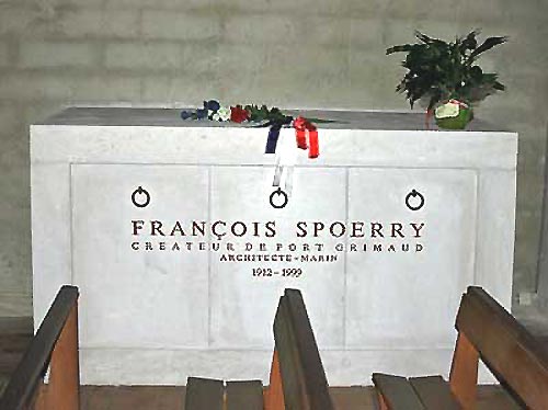 Dans l'glise dePORT GRIMAD