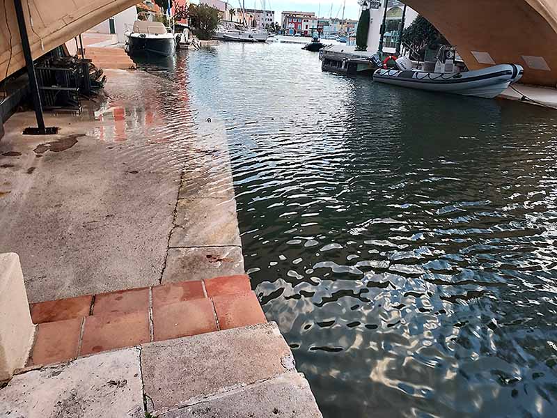Quai sous l'eau a PORT GRIMAUD