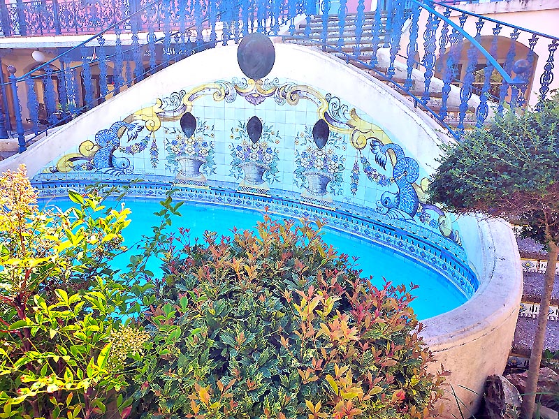 La jolie fontaine de la place Franois Spoerry  Port Grimaud